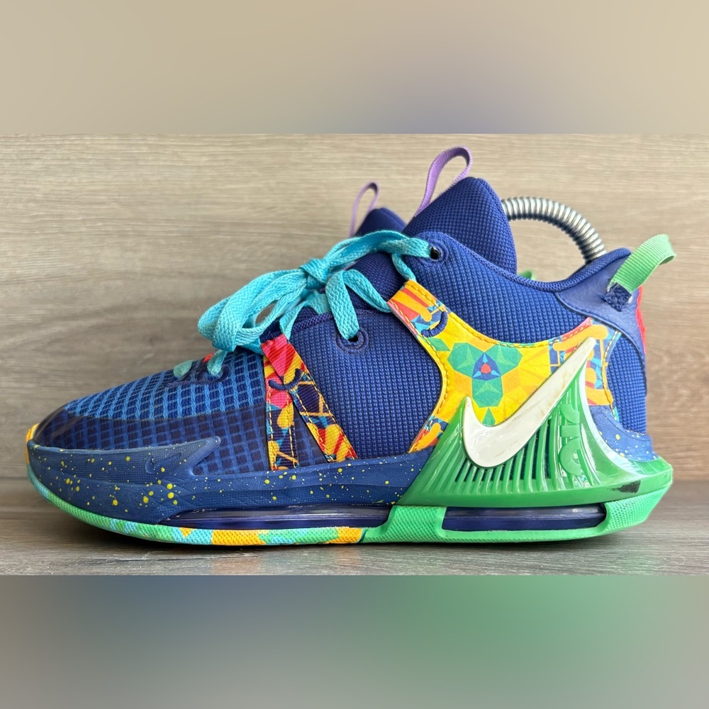 Nike LeBron Witness 7 Mid Kaleidoscope - DQ8650-400 Size 4.5Y - Picture 4 of 9